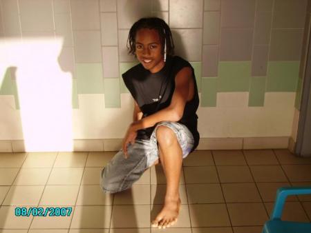 lil riko prend la pose